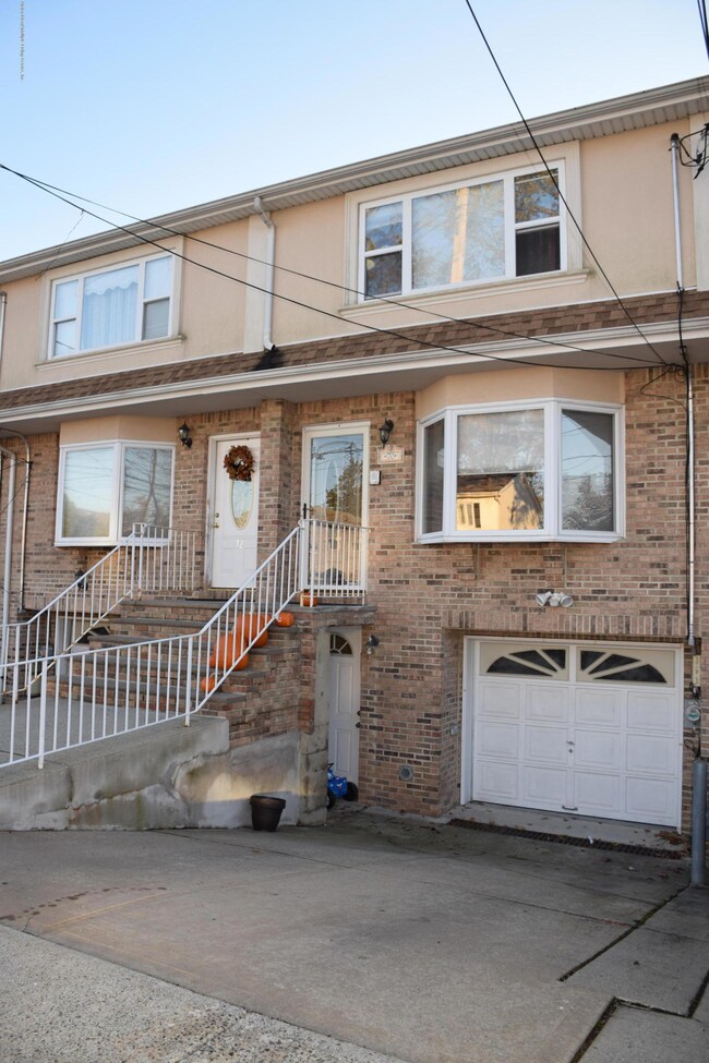 70 Lorrain Ave