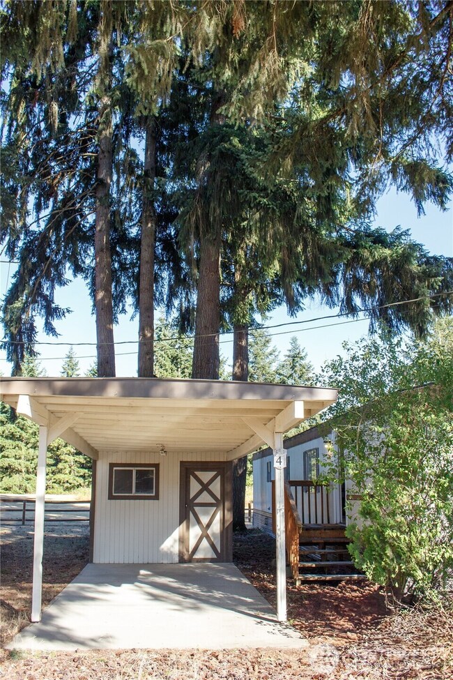 10924 Clark Rd SE unit 4, Yelm, WA 98597 - photo 2