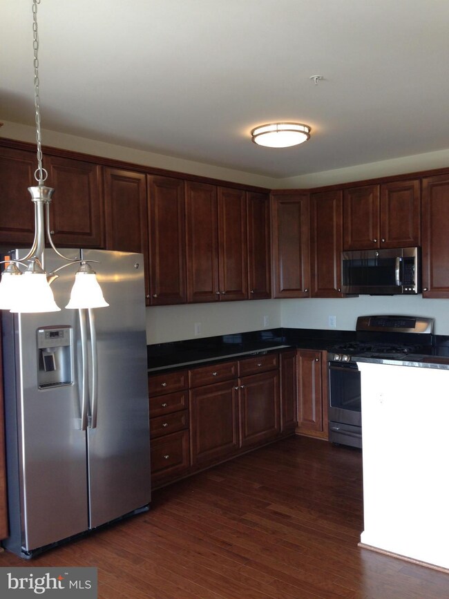 43526 Stonecliff Terrace unit 1B4, Chantilly, VA 20152 - photo 2