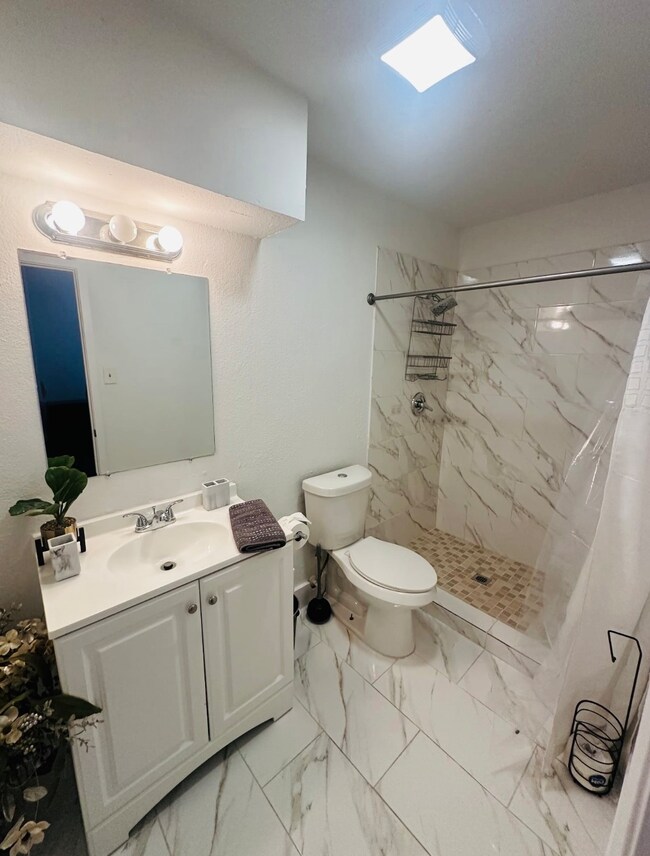 3910 R V Mayfield Dr, Houston, TX 77088 - photo 4