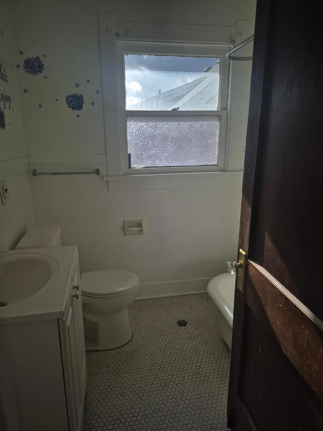 unlisted-address, Toledo, OH 43609 - photo 5