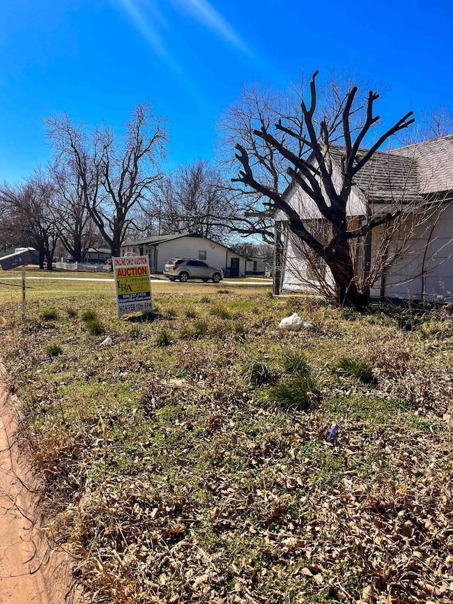 1406 N 12th St, Enid, OK 73701 - photo 2