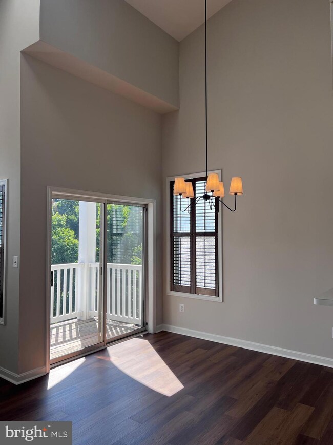 4651 Longstreet Ln unit 304, Alexandria, VA 22311 - photo 7