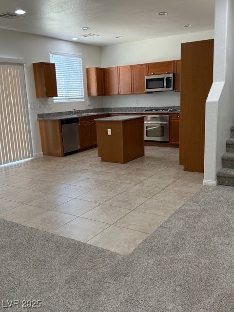 Kitchen with wall oven, dishwashing machine, dark