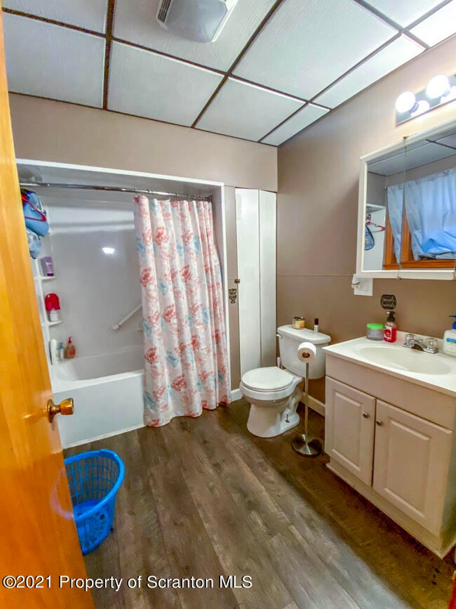 W Elm St (1 of 1)-14