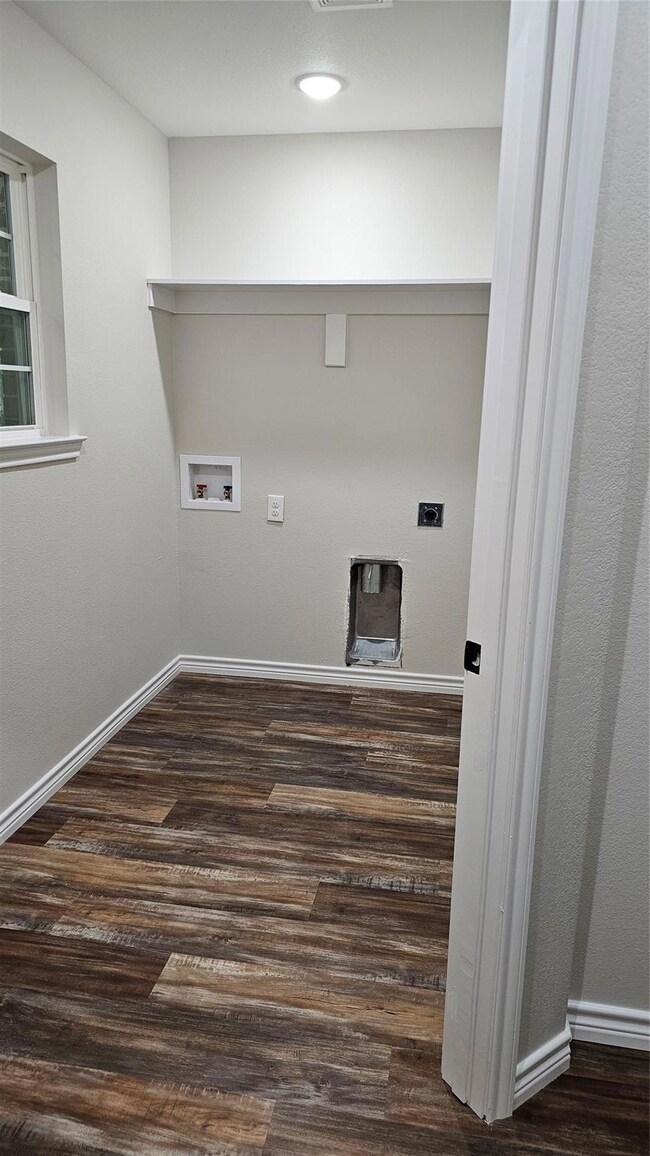 816 W 11th St, Bonham, TX 75418 - photo 2