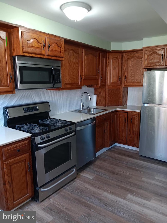 1027 Windsor Rd, Darby, PA 19023 - photo 7