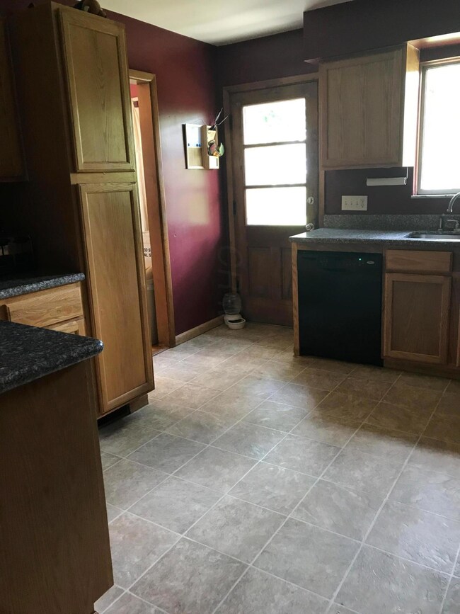 1243 Frisbee Dr, Columbus, OH 43224 - photo 2