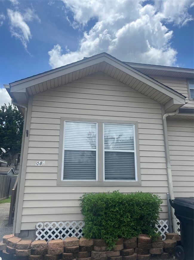 908 Enid St unit 1/2, Houston, TX 77009 - photo 3