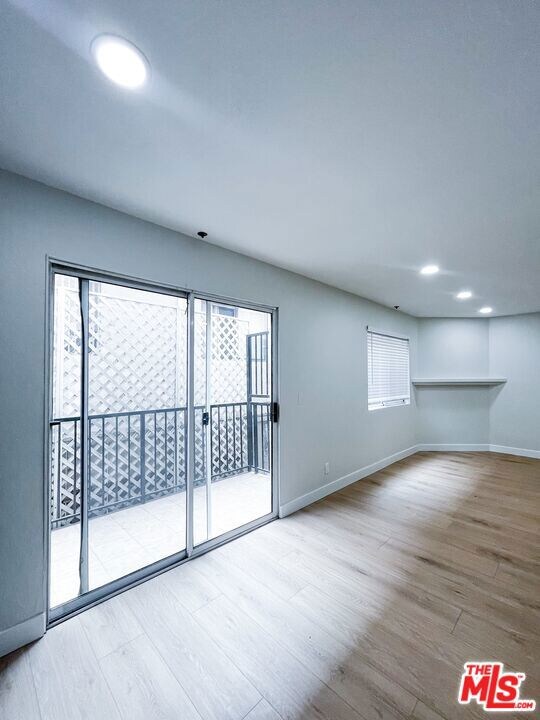 22423 Del Valle St unit 104, Los Angeles, CA 91364 - photo 3