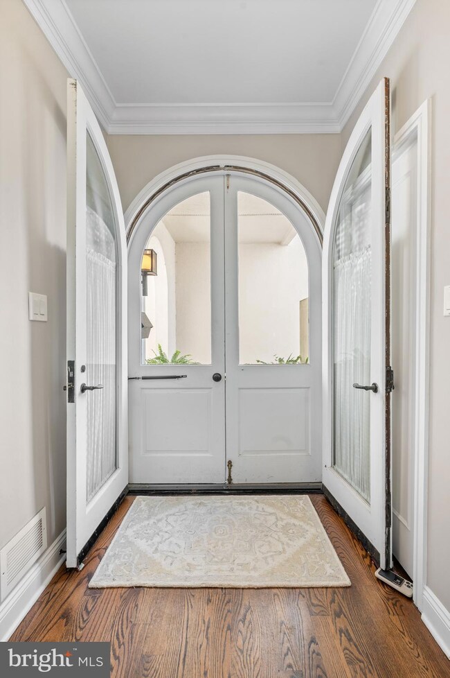 8 Brettagne unit 8, Devon, PA 19333 - photo 2