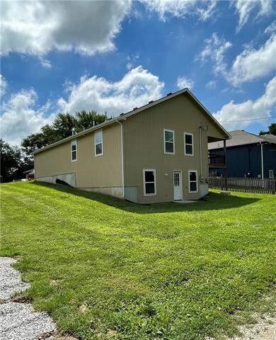 1009 N 4th St, Lansing, KS 66043 - photo 5