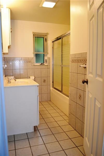 First Floor Full Bath Room w/Ceramic Tile on the F