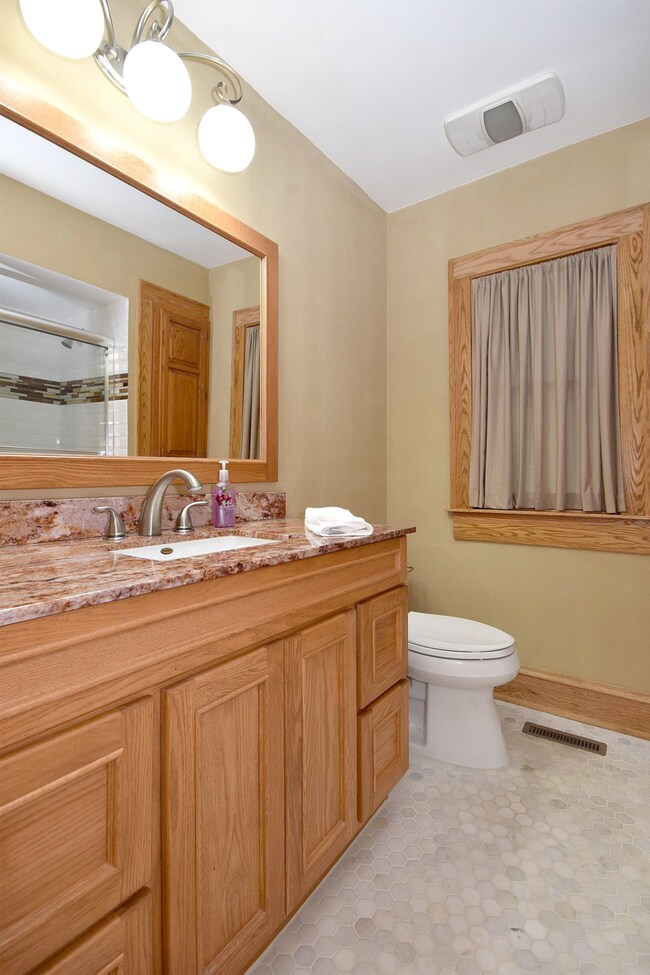 199 N Berteau Ave, Elmhurst, IL 60126 - photo 4