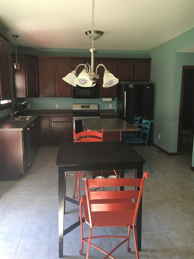 Picture looks different than the others because we took new ones because the seller bought new state of the line appliances to all match!  Huge improvement