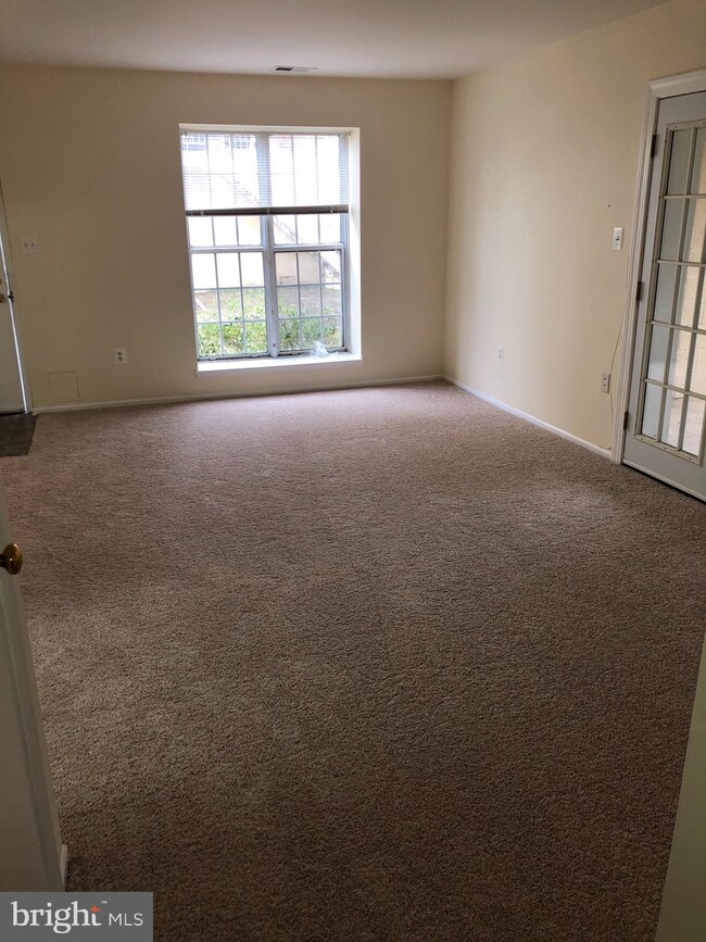 2889 Madeira Ct unit 10, Woodbridge, VA 22192 - photo 5