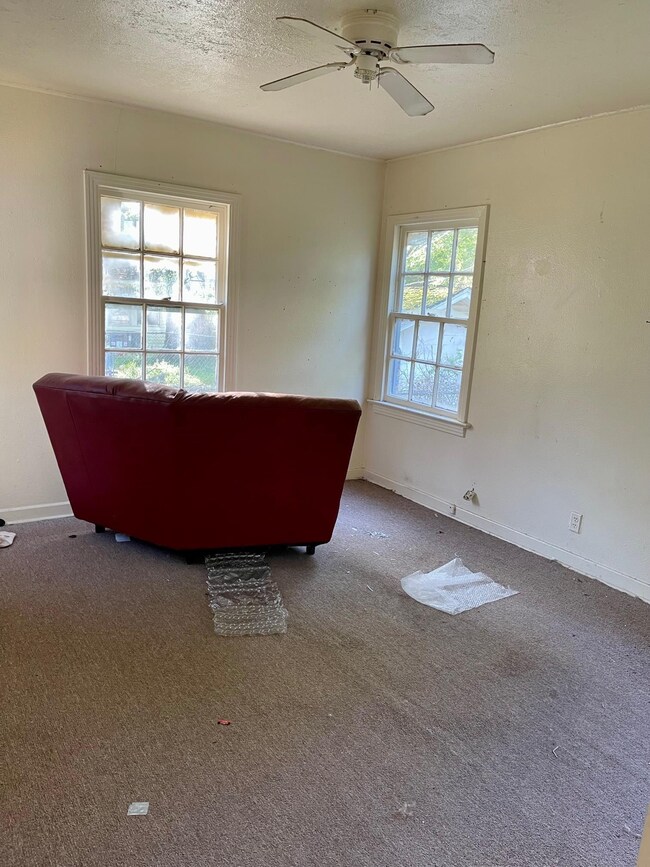 828 Hickam Dr, Wake Village, TX 75501 - photo 2