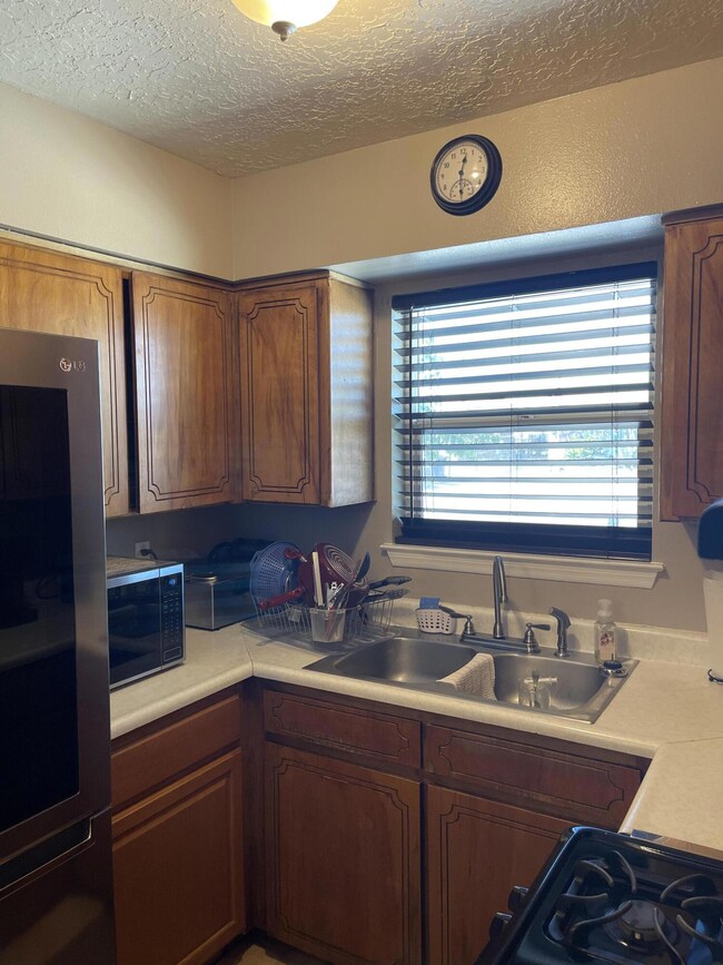 506 Riverview Cir, El Paso, TX 79915 - photo 6