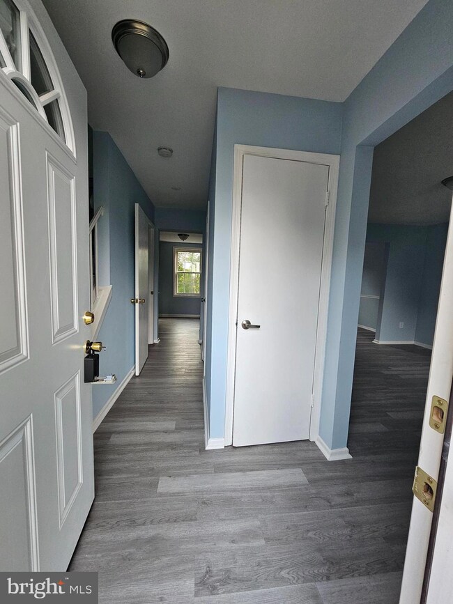 9404 Abingdon Ct, Manassas, VA 20109 - photo 2