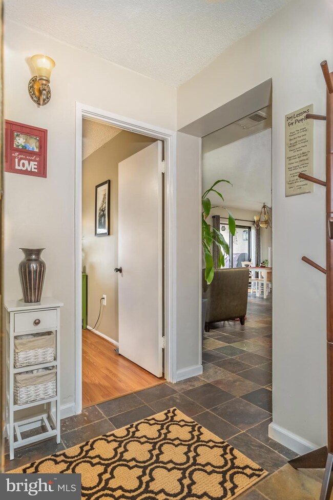 8605 Village Way unit D, Alexandria, VA 22309 - photo 2