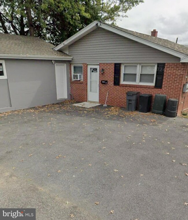 1098 W Ridge Rd, Marcus Hook, PA 19061 - photo 2