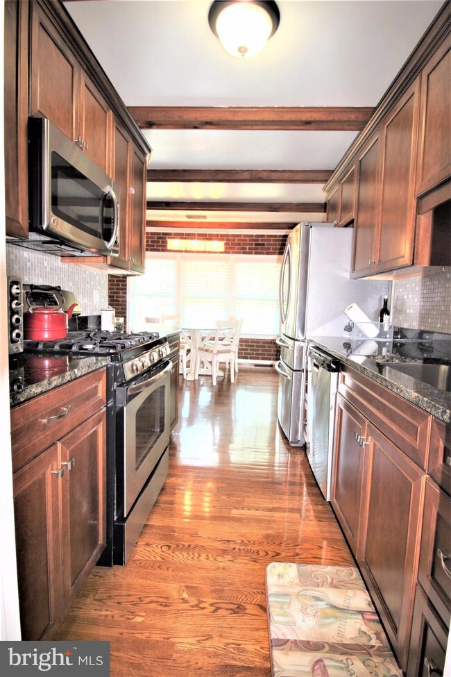 4300 Hollowview Ct, Fairfax, VA 22032 - photo 6