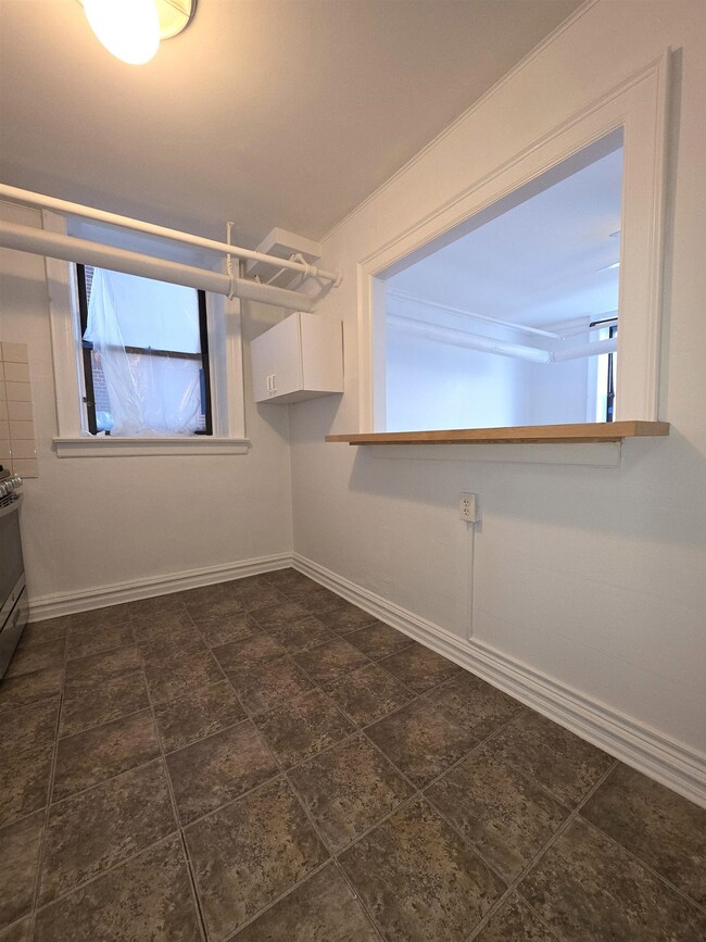 1055 Jfk Blvd E unit G2, Weehawken, NJ 07086 - photo 7