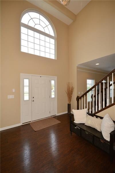 *2 story open entry*Light and Bright*