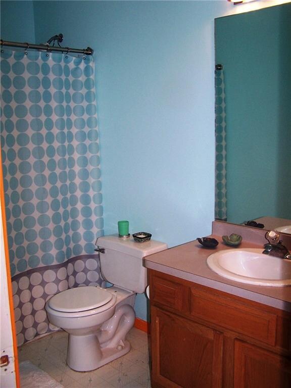 Main bath, second floor, vaulted ceiling.