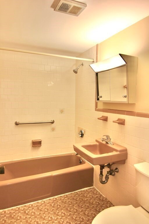 220 School St unit 7, Waltham, MA 02451 - photo 5