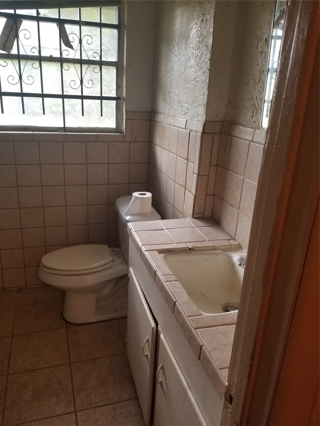 10402 Kelburn Dr, Houston, TX 77016 - photo 4