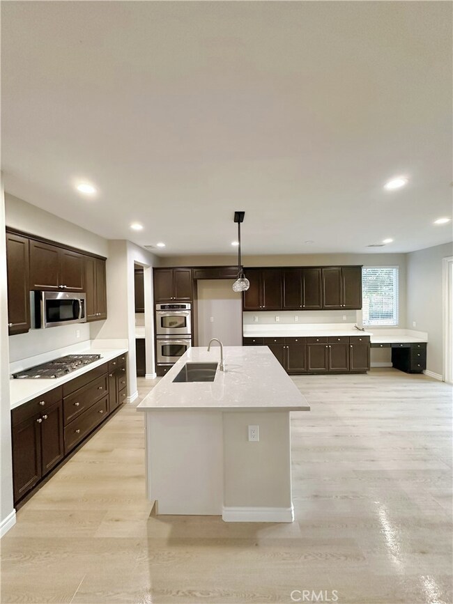 19738 Castille Ln, Santa Clarita, CA 91350 - photo 6