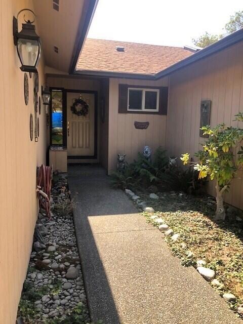 210 Honeycutt Dr, Grants Pass, OR 97526 - photo 3