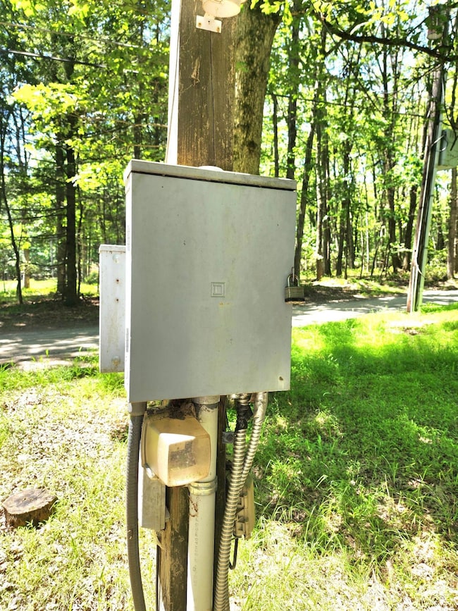 8 Oak Dr, Penn Forest Township, PA 18229 - photo 3