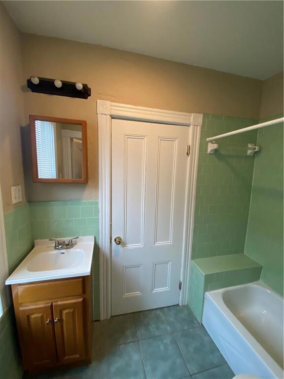 1245 Cranston St unit 2, Cranston, RI 02920 - photo 6