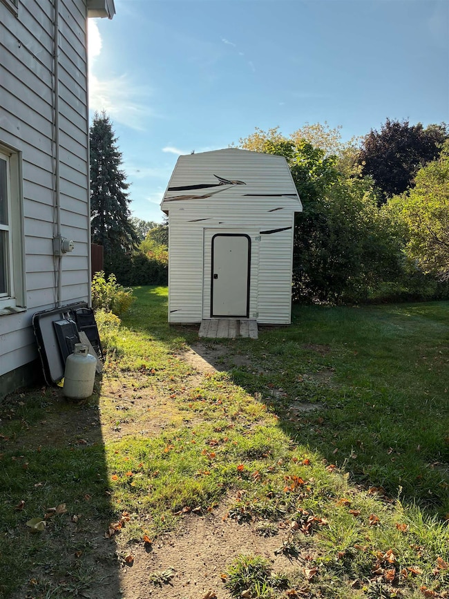 415 Dimmick St, Owosso, MI 48867 - photo 3