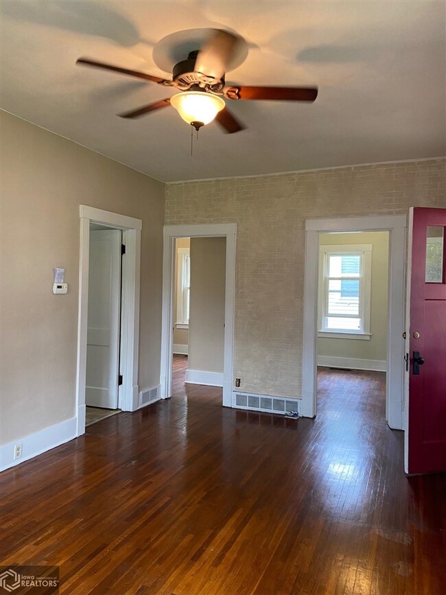 902 S Center St, Shenandoah, IA 51601 - photo 5