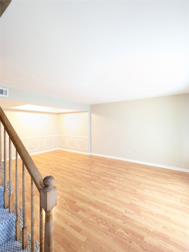 10158 Longmont Dr unit 387, Houston, TX 77042 - photo 5