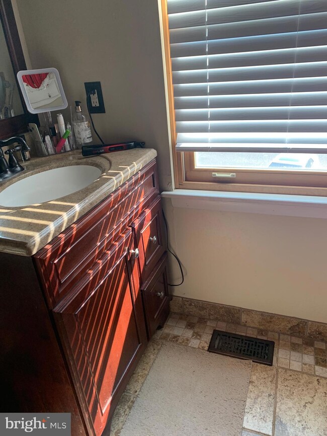 21 Horseshoe Ct, Atco, NJ 08004 - photo 6