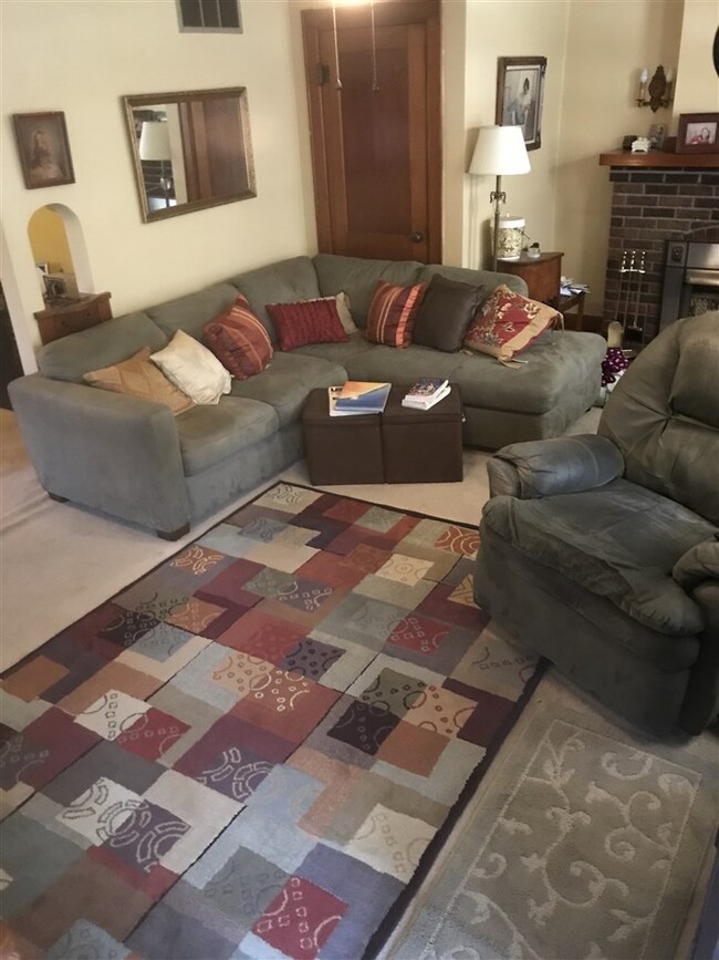 Downstairs unit- 3 bedroom