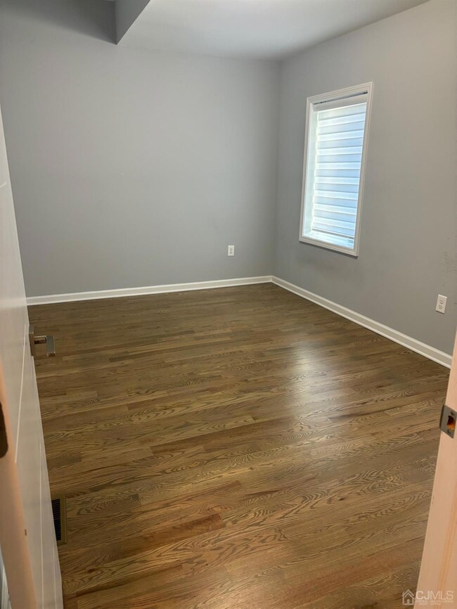 880 Main St unit 1, Fords, NJ 08863 - photo 2