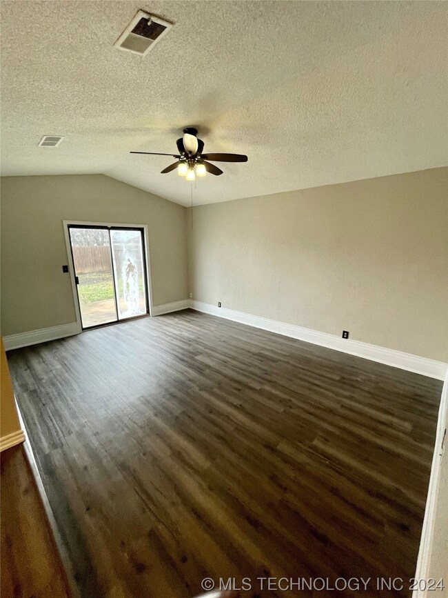 1365 E 144th St, Glenpool, OK 74033 - photo 5