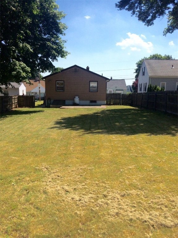 65 Curson St, West Warwick, RI 02893 - photo 4