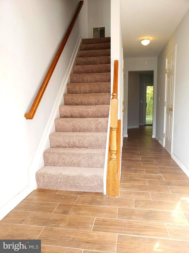 10512 Vista Gardens Dr, Bowie, MD 20720 - photo 2