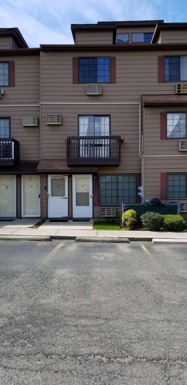 80A Daffodil Ln unit 118, Staten Island, NY 10314 - photo 3