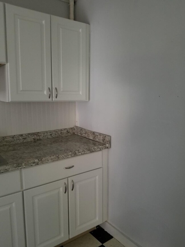 Kitchen Unit 16