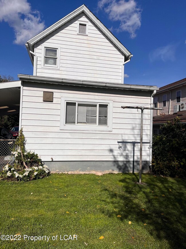 116 Waller St, Wilkes Barre, PA 18702 - photo 3