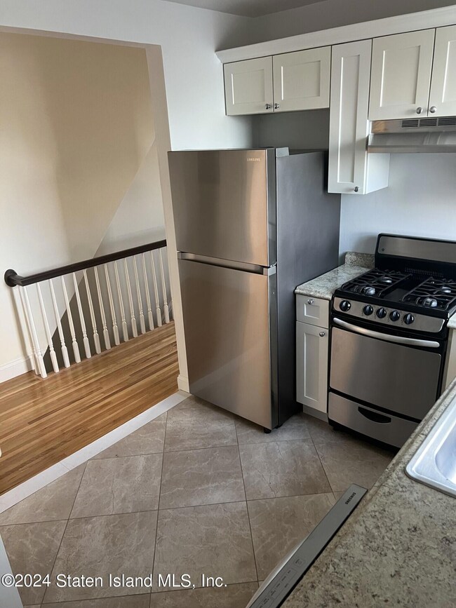 45 Seaview Ave unit 2, Staten Island, NY 10304 - photo 6
