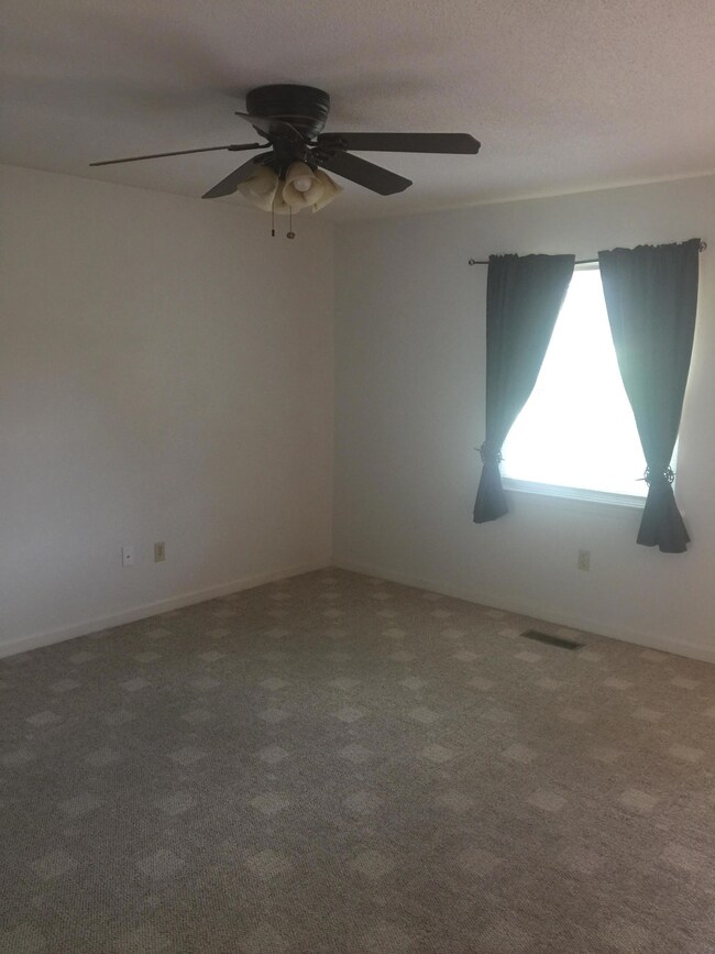7008 Windcrest LR