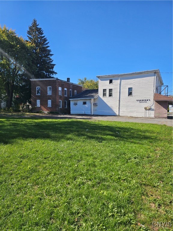 1039 Columbia St, Utica, NY 13502 - photo 5